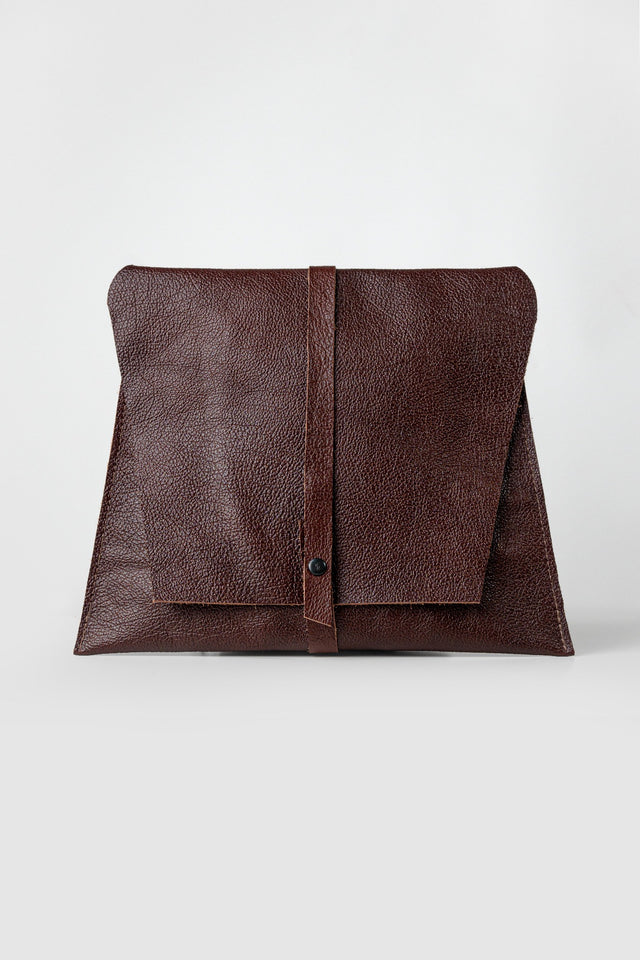 tacrai_brown_real_leather_clutch_bag_front