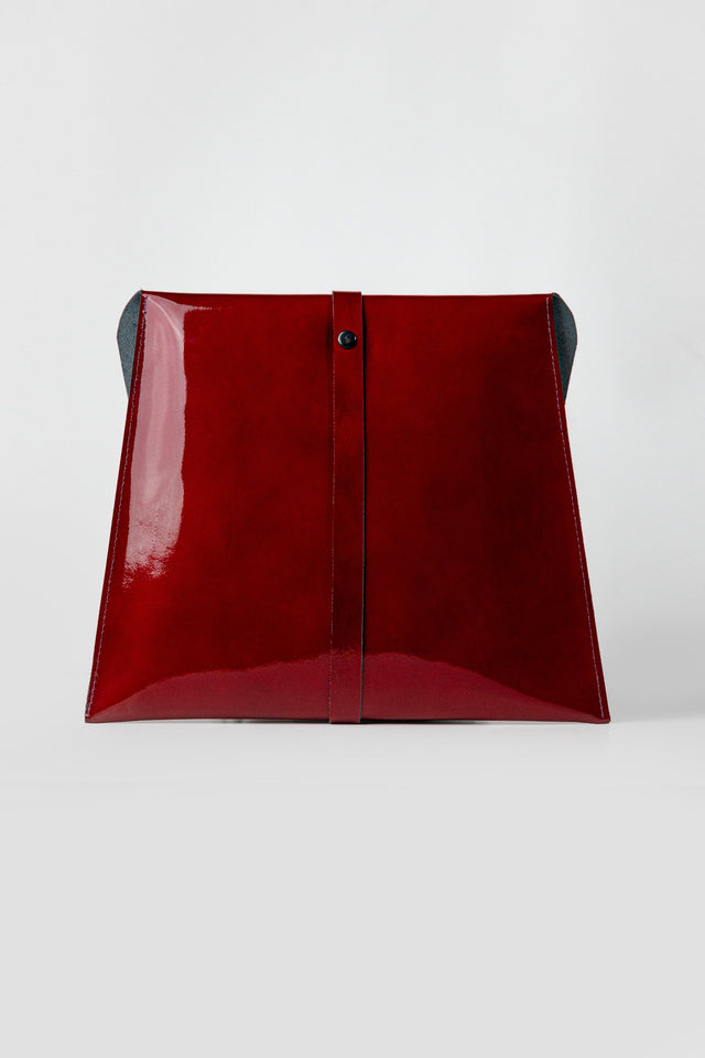 tacrai_red_real_patent_leather_clutch_bag_back